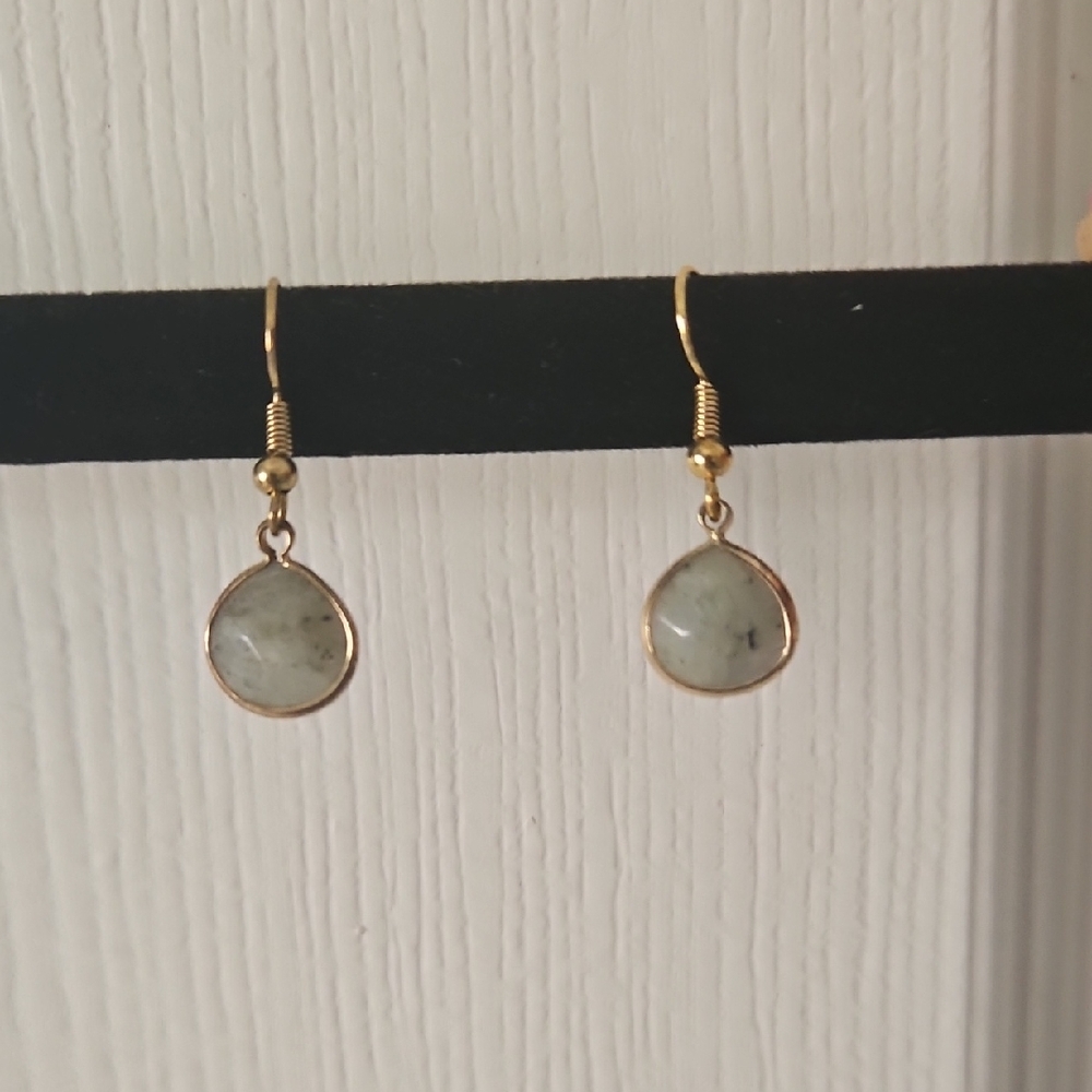 Pigness & Conpany Elegant Gold and Gray Dangle Earrings